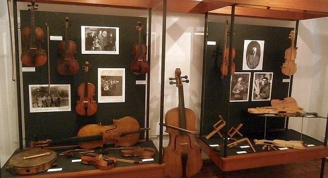 Museum of Rural Musical Instruments / Muzeum Ludowych Instrument�w Muzycznych