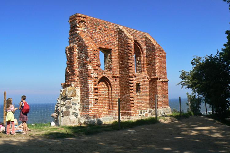 The ruins of the church in Trzesacz / Ruiny kosciola w Trzesaczu