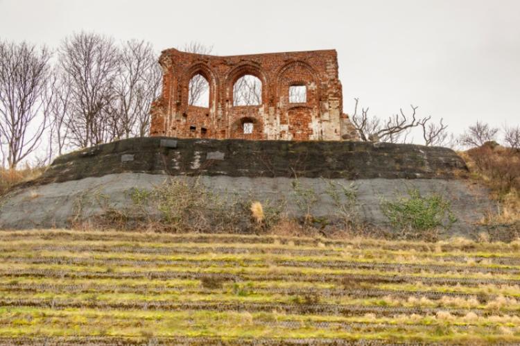 The ruins of the church in Trzesacz / Ruiny kosciola w Trzesaczu